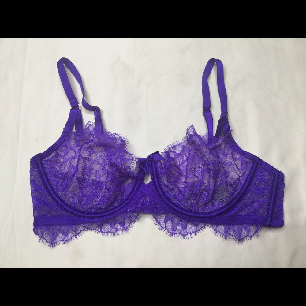 Victoria’s Secret Very Sexy Unlined Demi Bra 34C